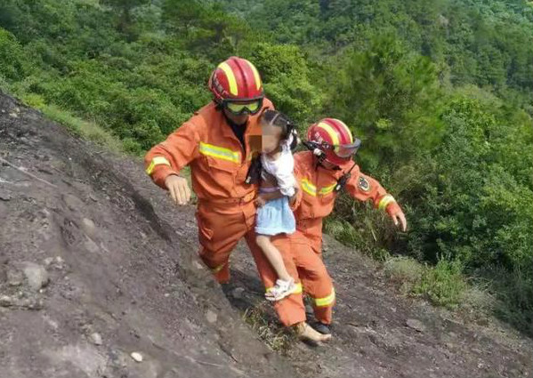 4歲自閉癥女童走失，無人機在懸崖邊找到