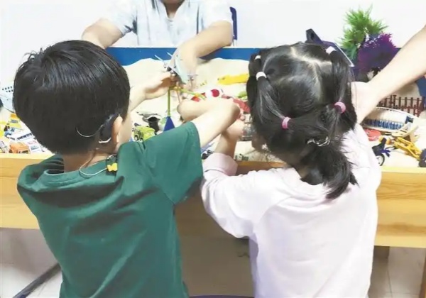 泉州市孤獨癥家庭喘息活動讓星爸星媽喘口氣